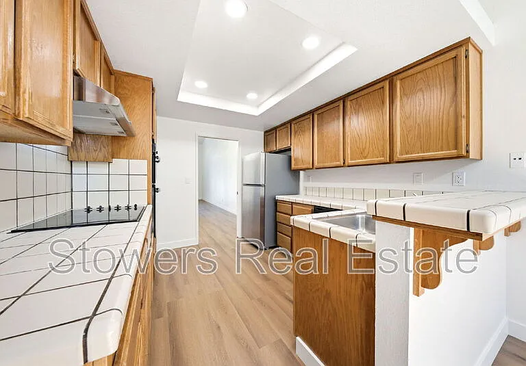 2033 Raphael Ct — Photo 24