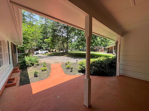 2nd image of 120 Waverly Ct