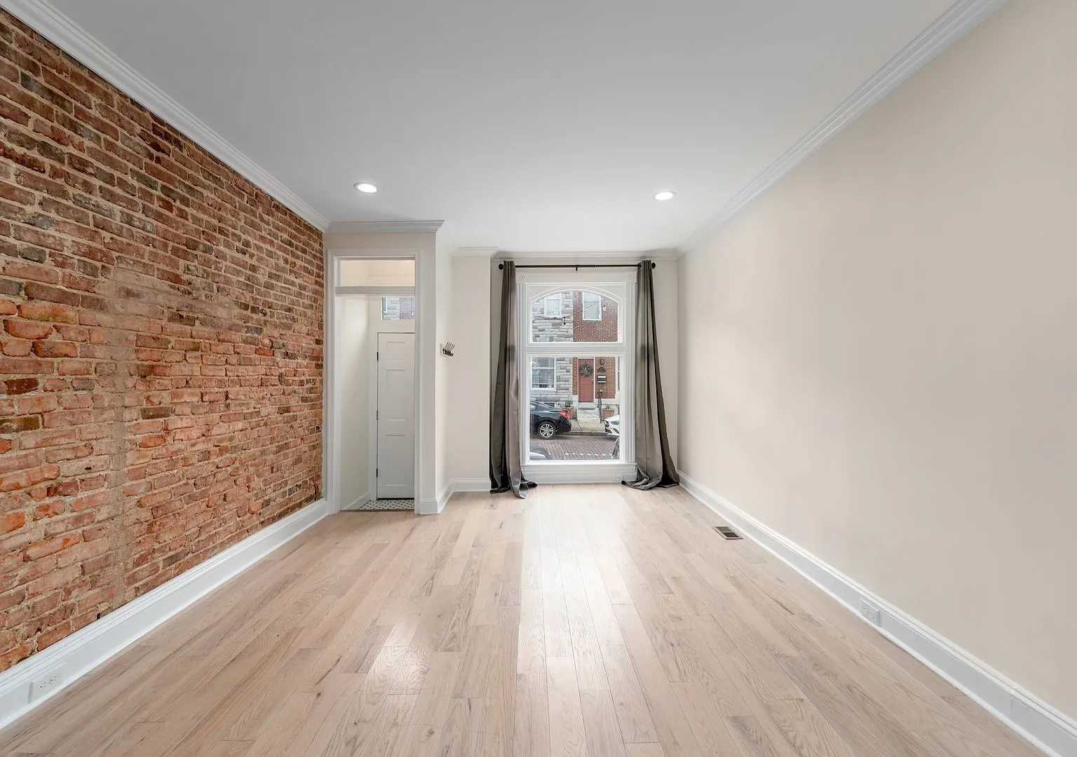 432 S. Robinson St/3 Bedroom, 3 Bath Townhouse in Patterson Park — Photo 2