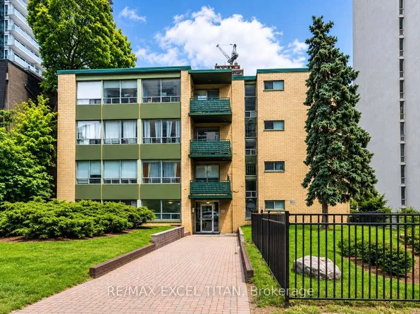 77 Erskine Ave #111, Toronto, ON M4P 1Y5