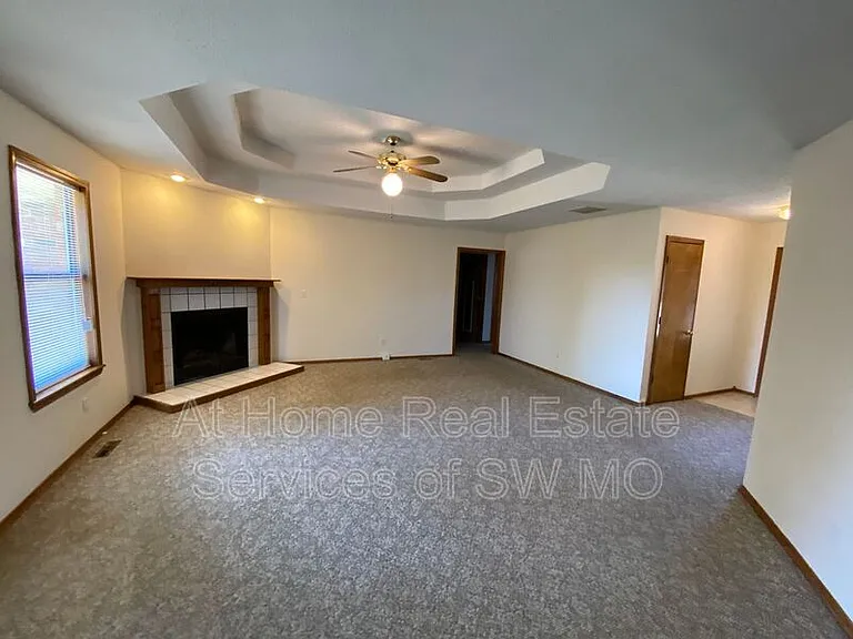 402 N Becky Cir — Photo 5