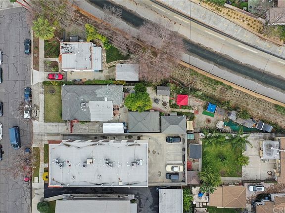 3rd image of 246 W Elmwood Ave