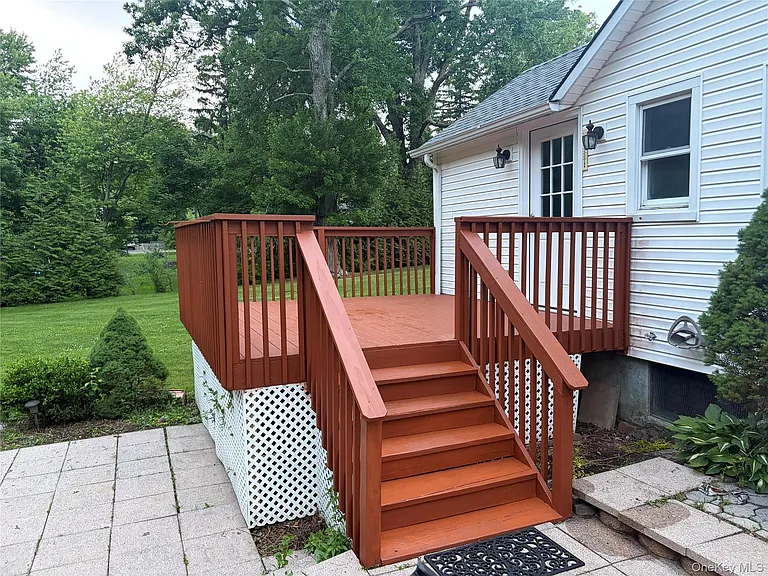 10 W Clarkstown Rd — Photo 19