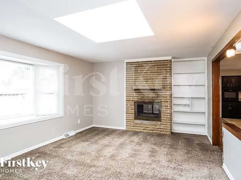 5564 Northland Rd — Photo 6