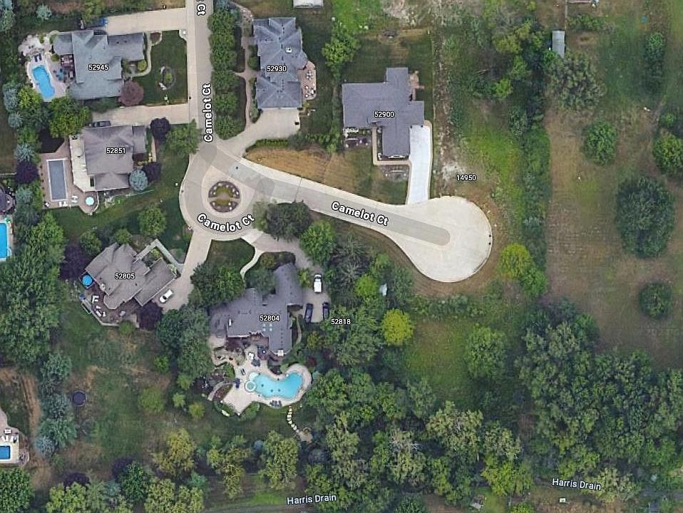1st image of 52852 Camelot Ct