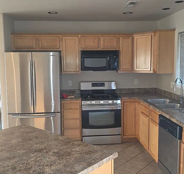 471 Coos Bay St — Photo 7