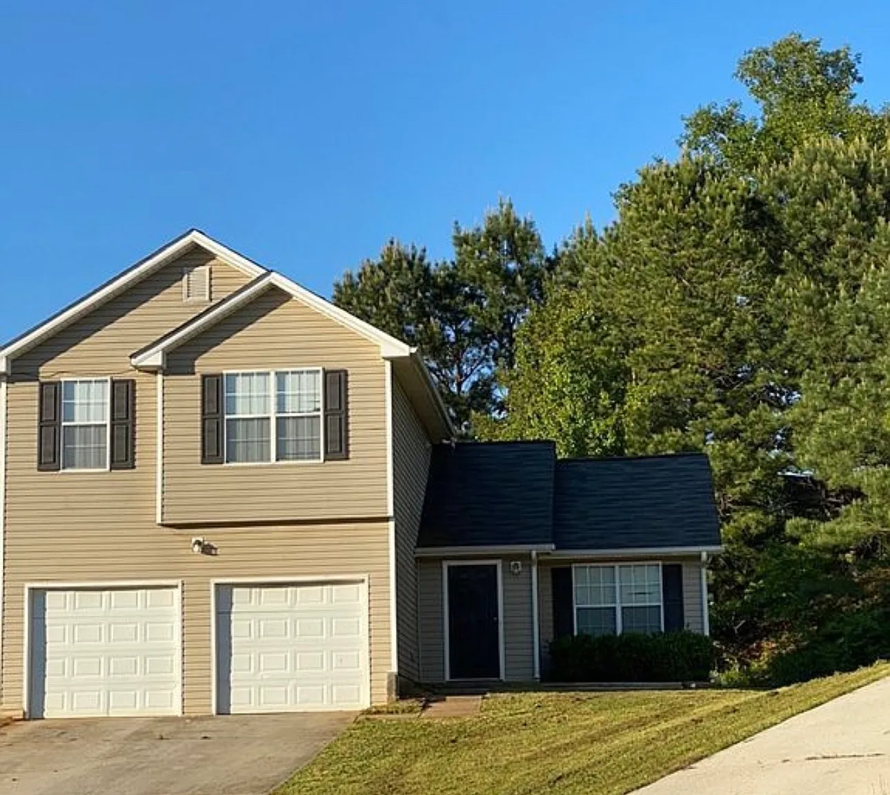 3 bed, 2.5 bath, 1650 sqft, $1,990 — Photo 1