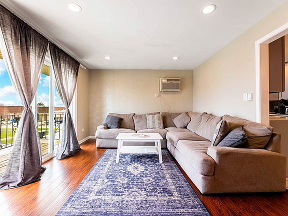 3rd image of 7336 W 85th Pl APT 3A