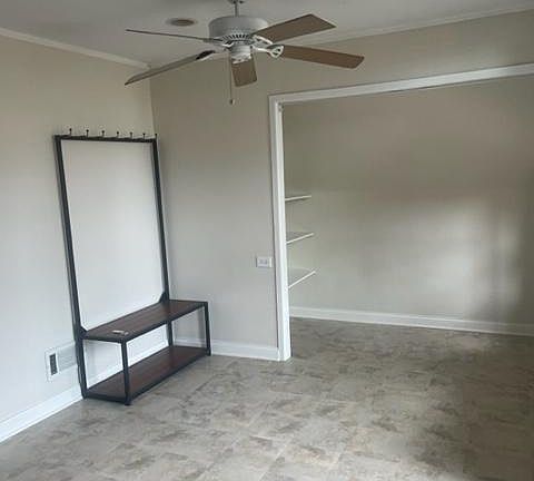 5th image of 3717 N Kenmore Ave #3