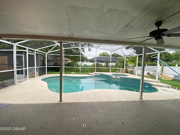 2nd image of 2936 Travelers Palm Dr