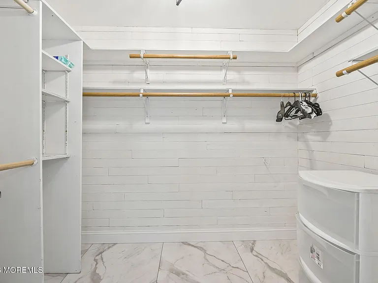 16 Phyllis Pl — Photo 23