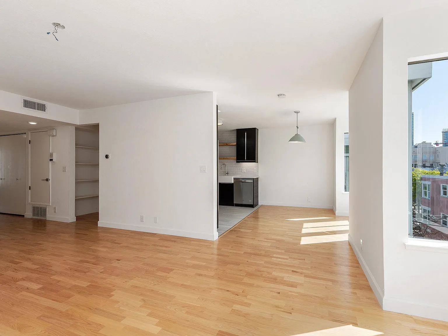 2 bed, 1400 sqft, $6,750 — Photo 3