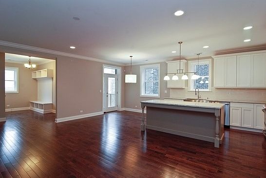 1st image of 703 W Melrose St APT 05