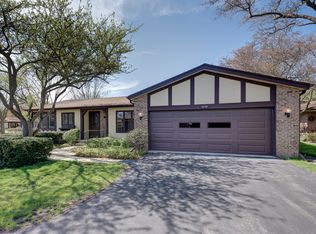 1434 Estate Ln, Glenview, IL 60025