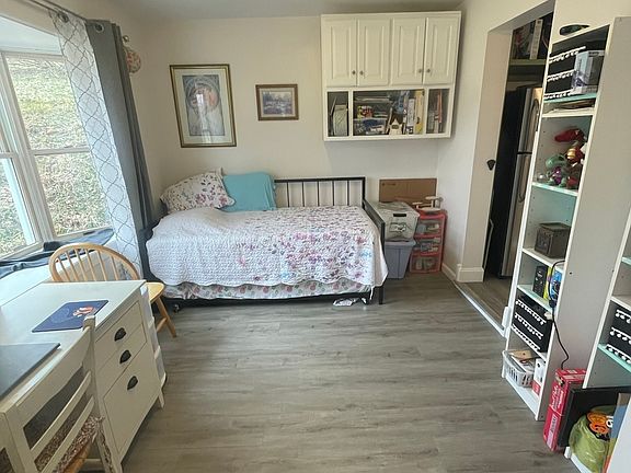 Front room that could be second bedroom/office