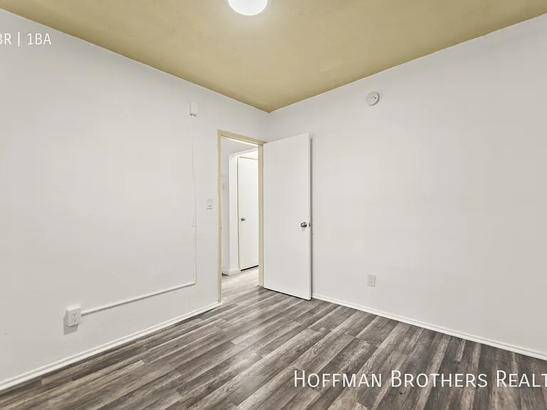 8027 S Broadway #6 — Photo 8