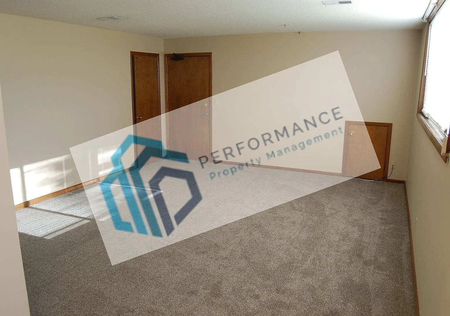 Spacious 1-bedroom near Midtown! — Photo 4