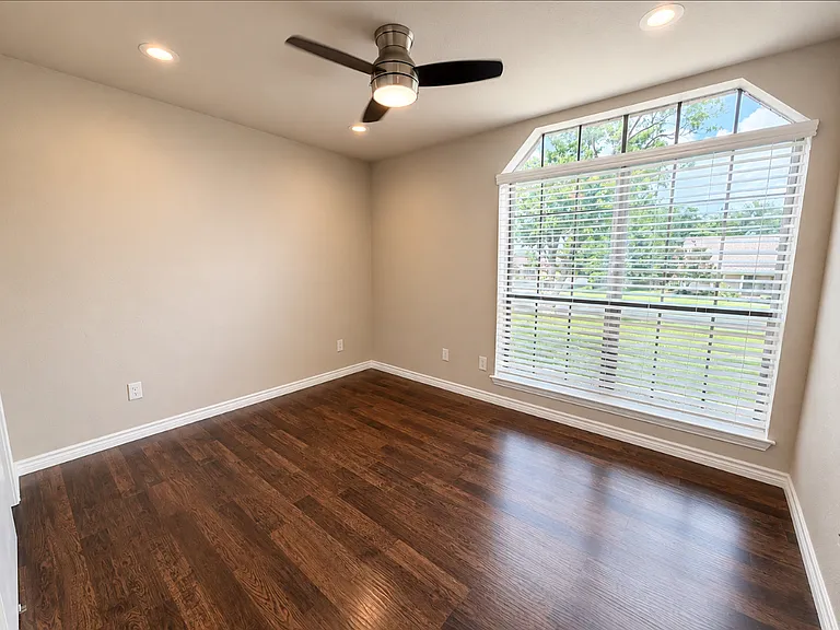 133 Springhill Dr — Photo 10