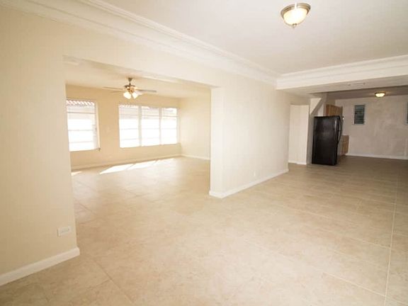 5th image of 728 NE 123rd St