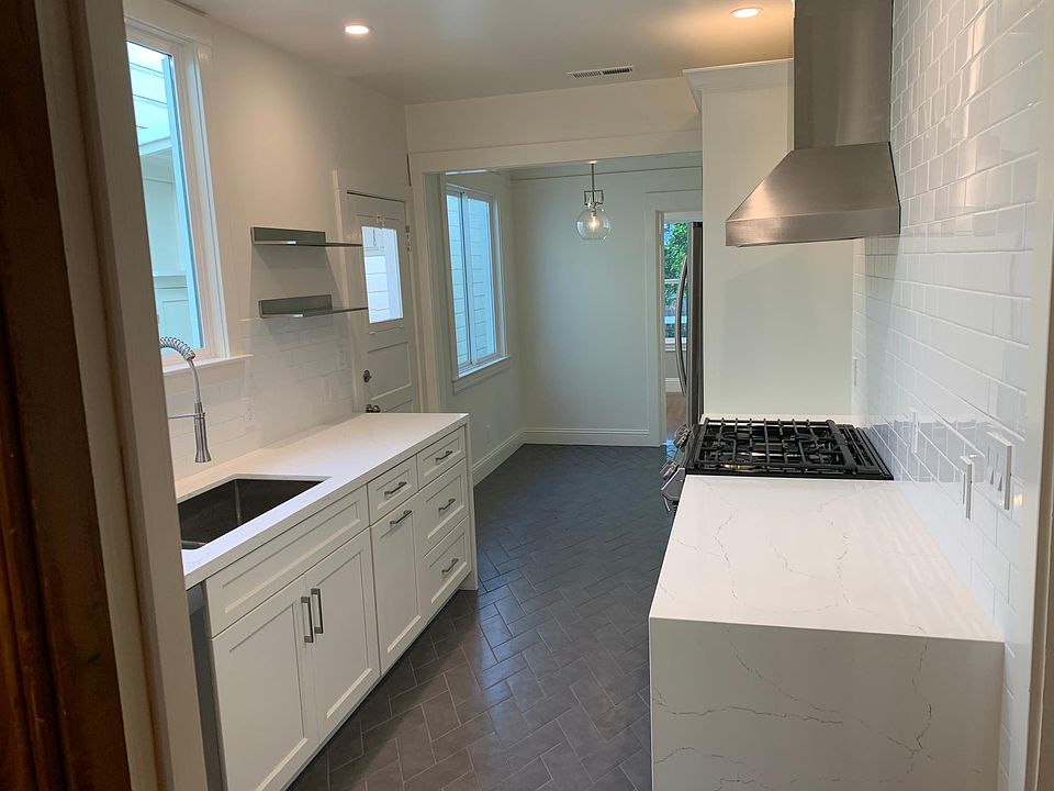 1st image of 423 42nd Ave