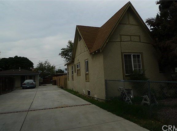 driveway to the back 739 B