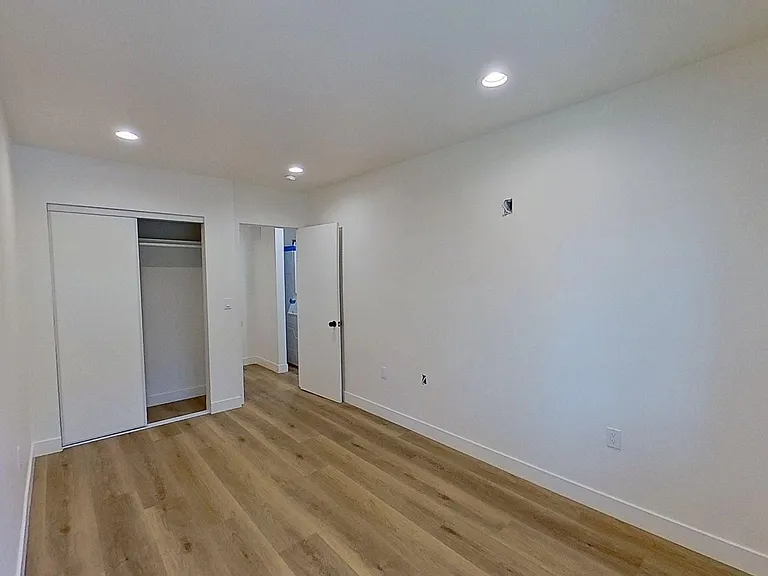 829 N Garfield St — Photo 140