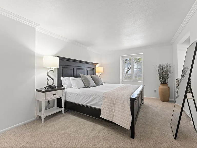 990 W Parkhill Dr — Photo 50