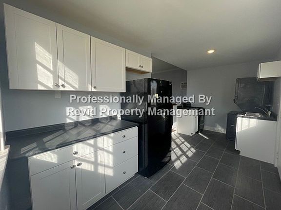 2nd image of 56 N Willett St APT 3