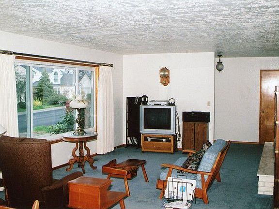 4th image of 1600 E 19th St