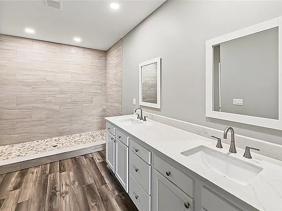 4th image of 2650 Pleasant View Dr
