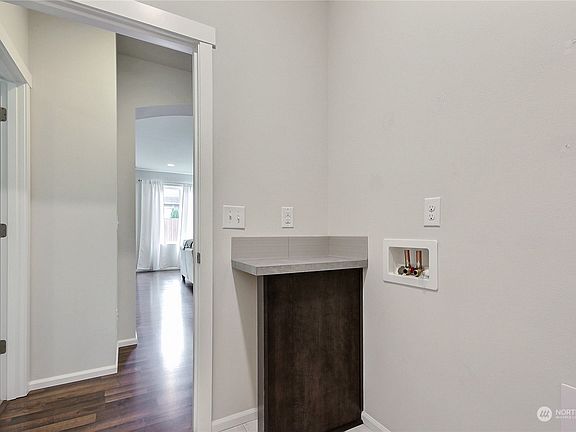 4th image of 10550 191st St E