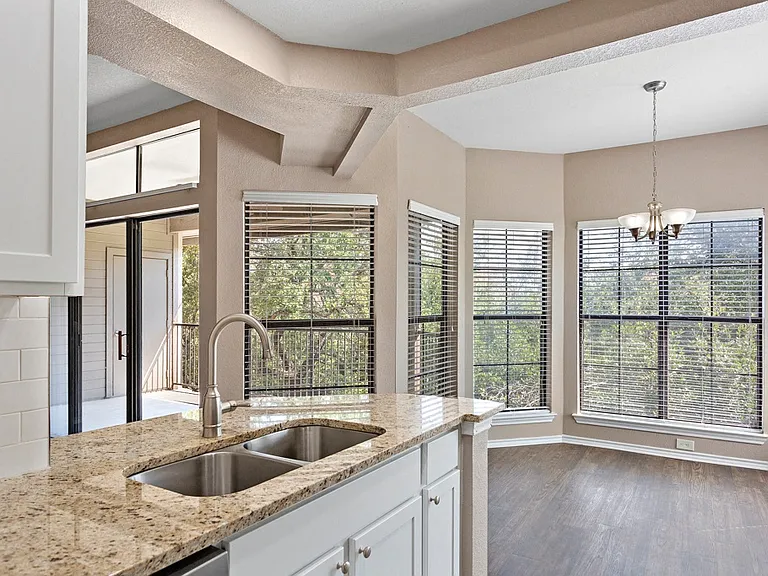 Spacious, Well Lit Kitchens