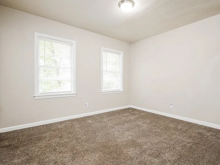 1484011_024_main_bedroom_13251643.jpg