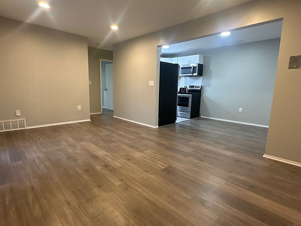 1st image of 1300 Dewey St APT 1