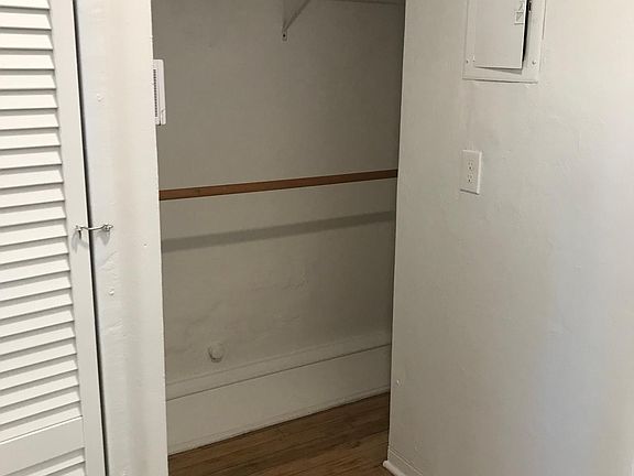 3rd image of 920 Bay Dr #3