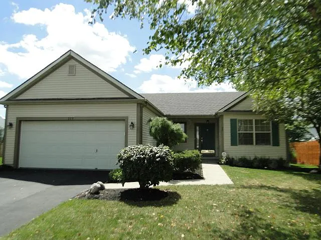 323 Edgemont Ct photo 1