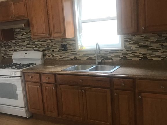 4th image of 5929 N Artesian Ave