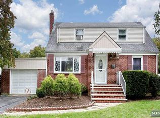 128 Hamilton Rd, Teaneck, NJ 07666