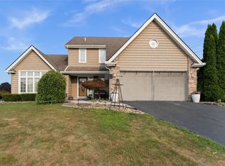 4 Windelin Dr, Henrietta, NY 14467