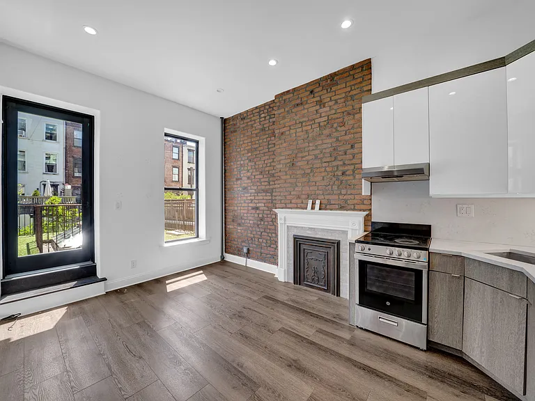 934 President St #6 — Photo 3