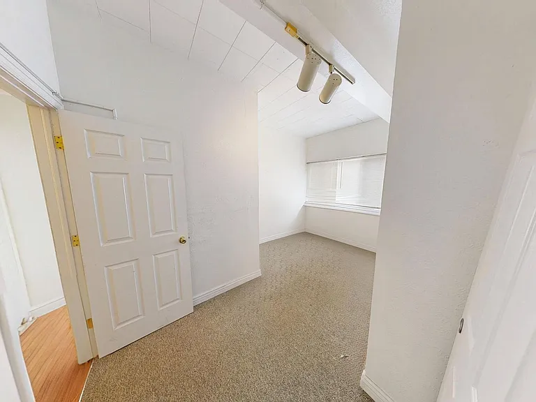 College Place — Photo 19