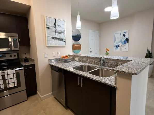 8084 NW 48th Ter #B, Miami, FL 33166