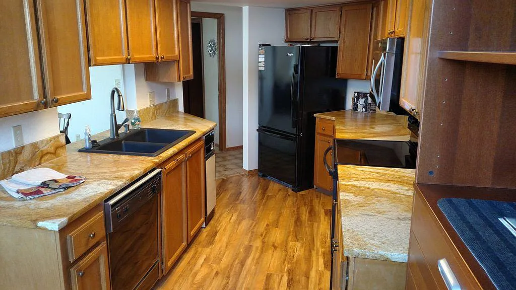 2 bed, 1125 sqft, $2,300 — Photo 2
