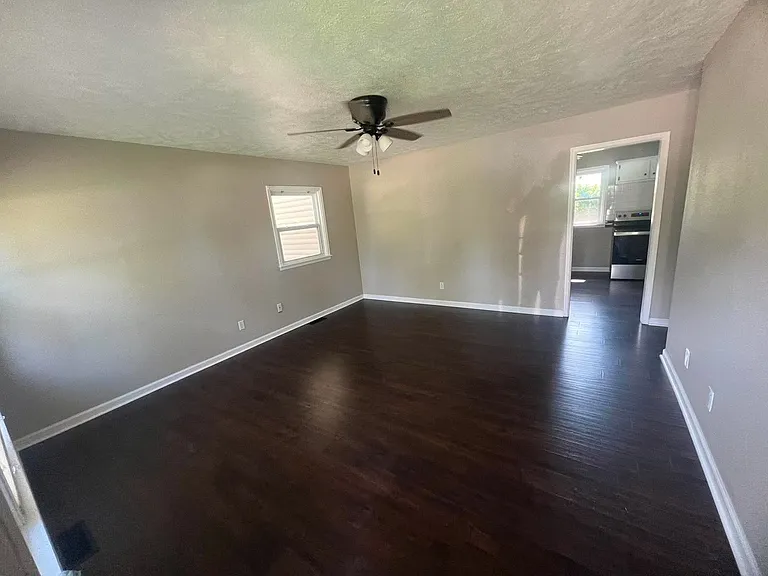 2529 Lewis Ln — Photo 12