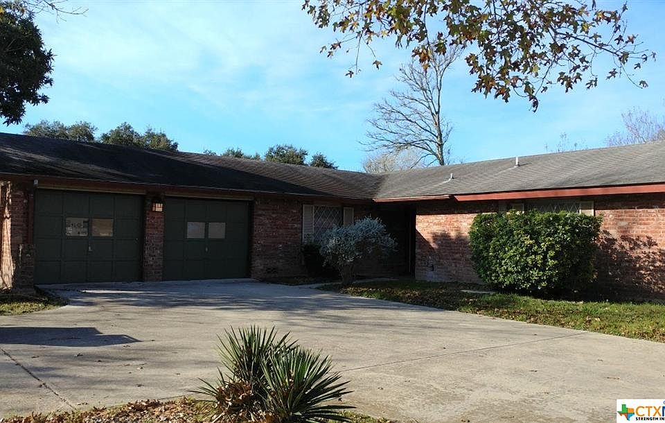 1st image of 204 Hilltop Dr