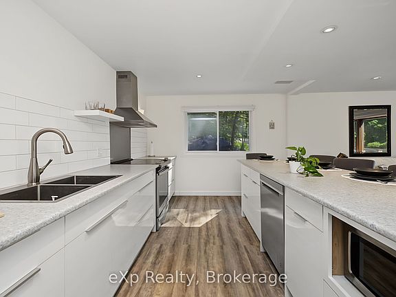 3rd image of 3 Bayview Dr