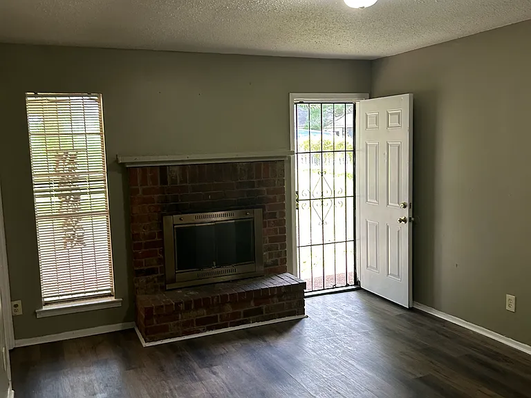 6113 Jennifer Ln — Photo 2