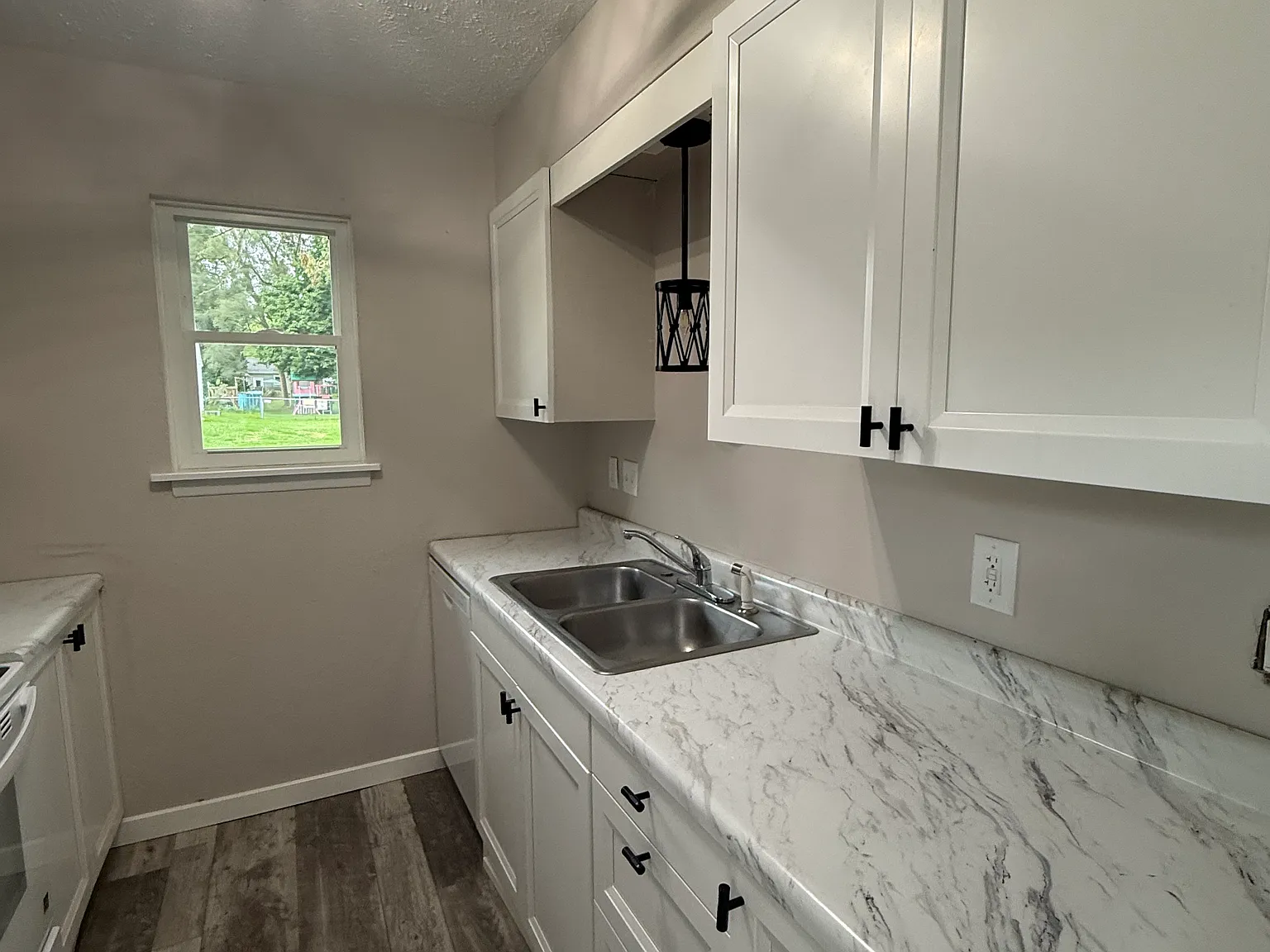 3 bed, 1.5 bath, 1000 sqft, $2,200 — Photo 4