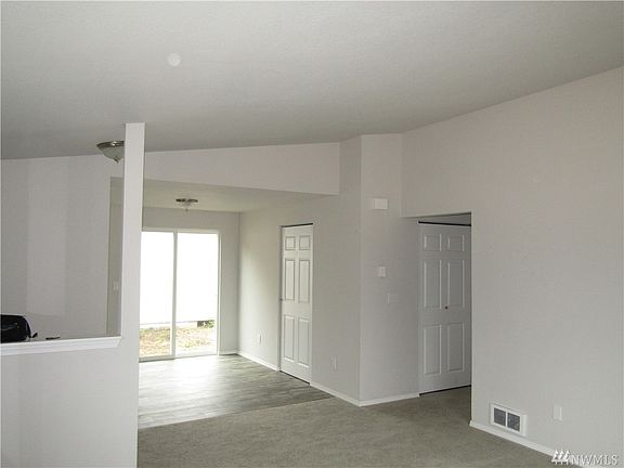 3rd image of 733 Edelweiss Ln SE
