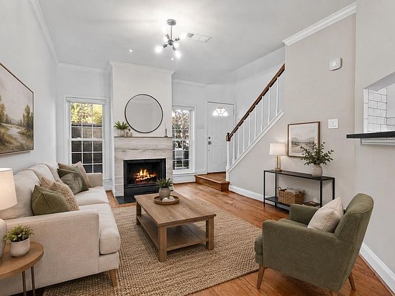 2nd image of 2215 Stanford St #2215